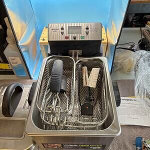 Waring Pro DF280 Stainless Steel Deep Fryer w/ Basket Lid Manual Digital nwot